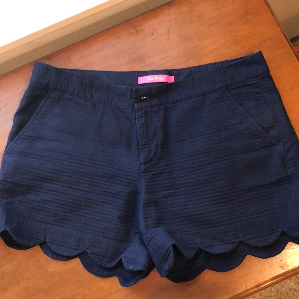 Lilly Pulitzer Navy Scallop Hem Shorts